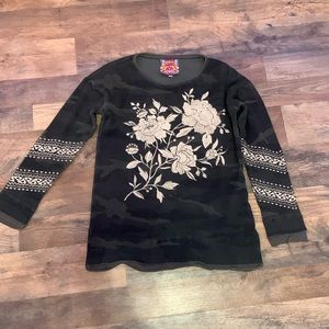 Johnny Was camo Shirt Floral Embroidery Size Small